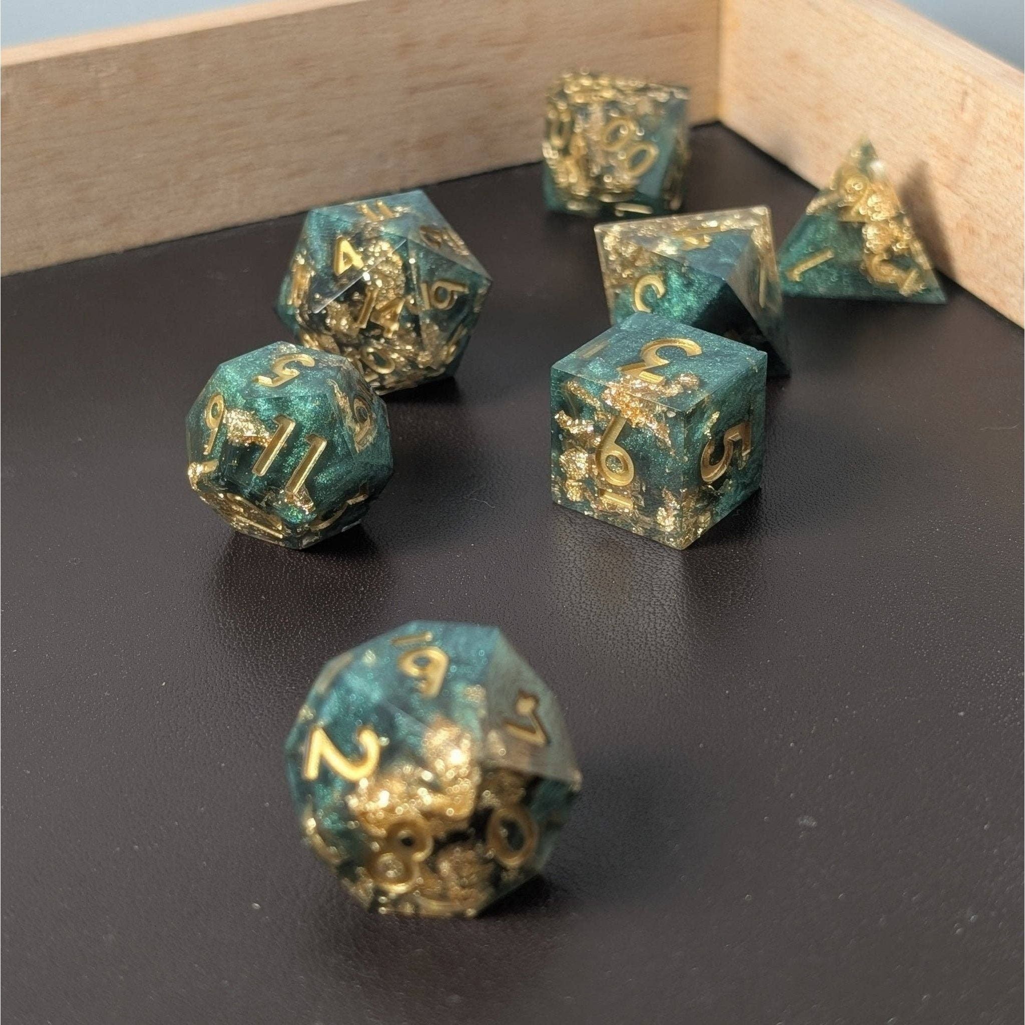 Basilisk Bloom - 7 Piece Polyhedral Dice Set