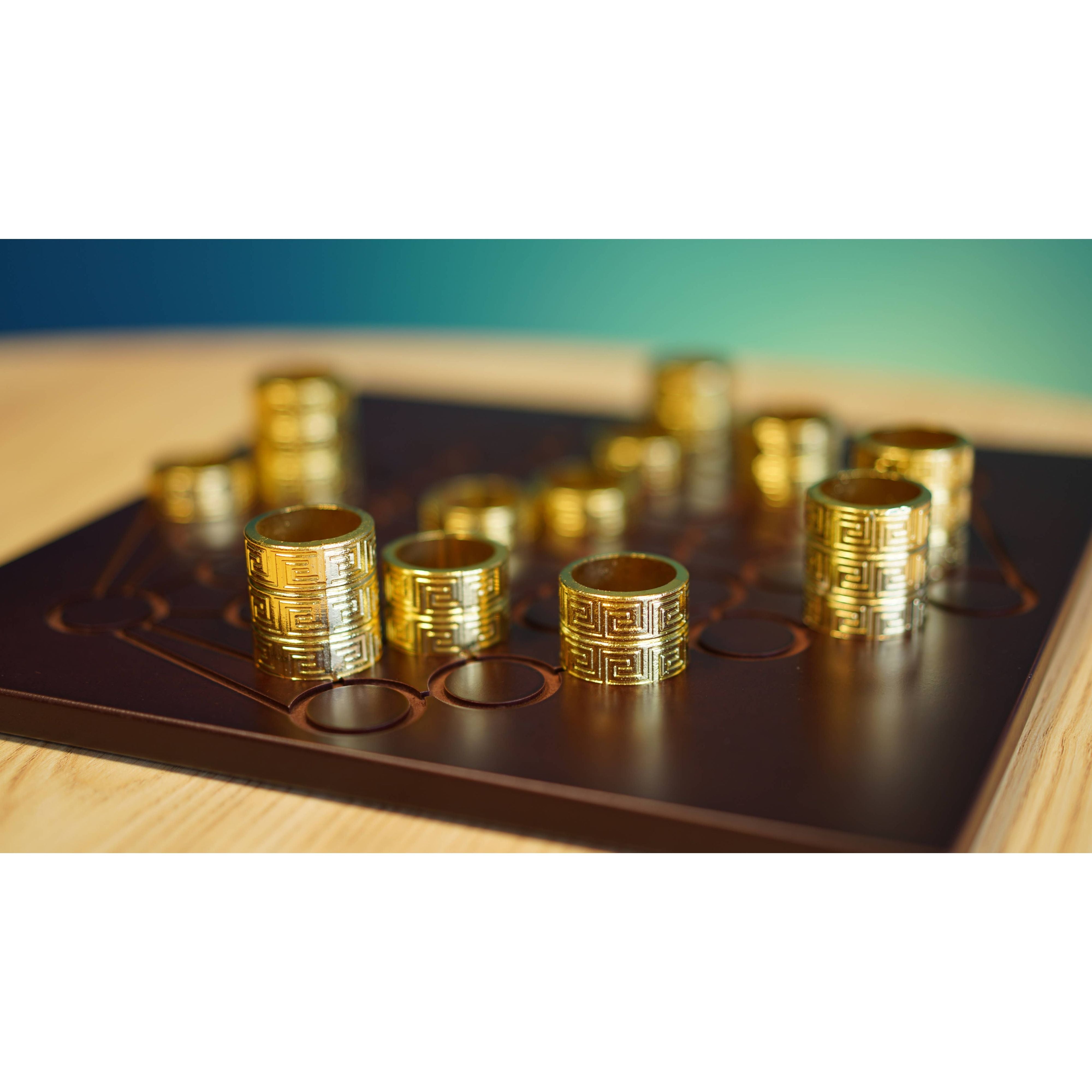 Gygѐs (Ding & Dent)