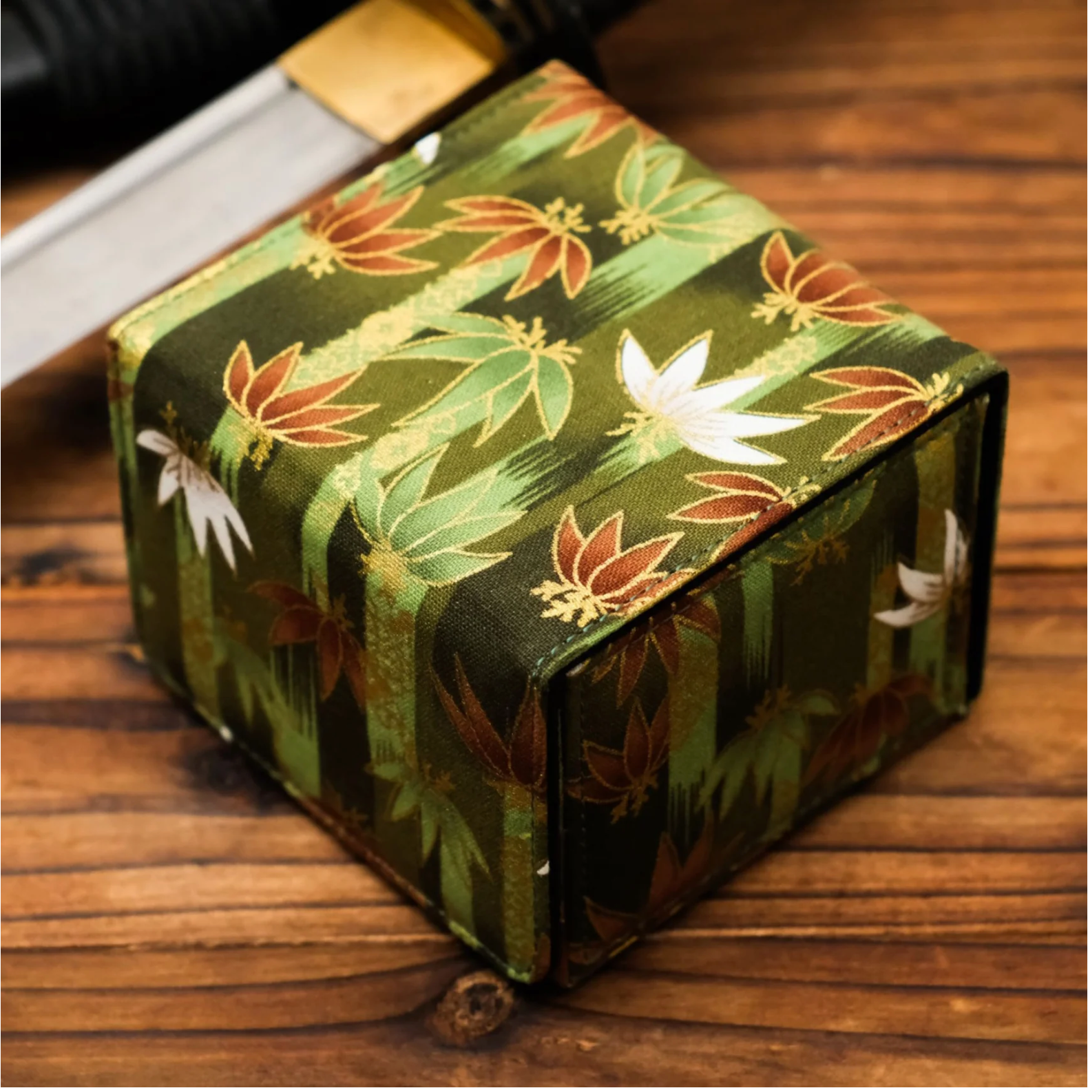 The Geisha Deckimono (Sideloader) Green - Jade Forest