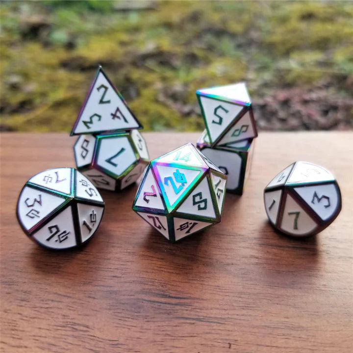 Misty Mountain - Elder Runes: White And Irridescent - 7-set Metal Dice