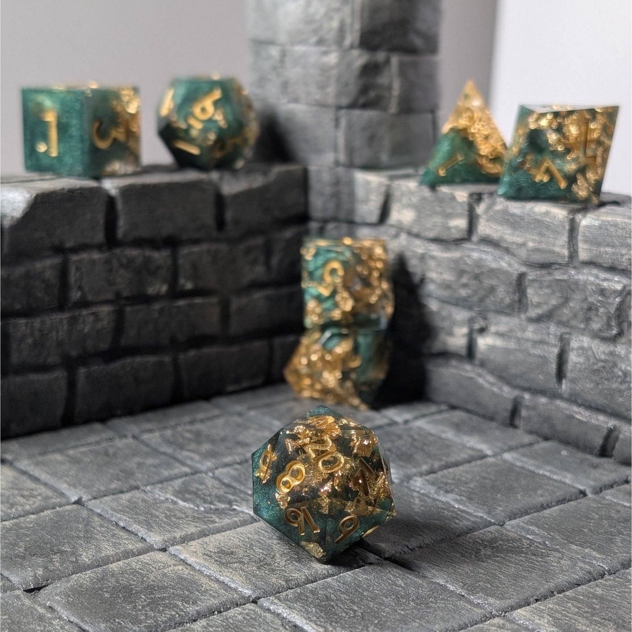 Basilisk Bloom - 7 Piece Polyhedral Dice Set