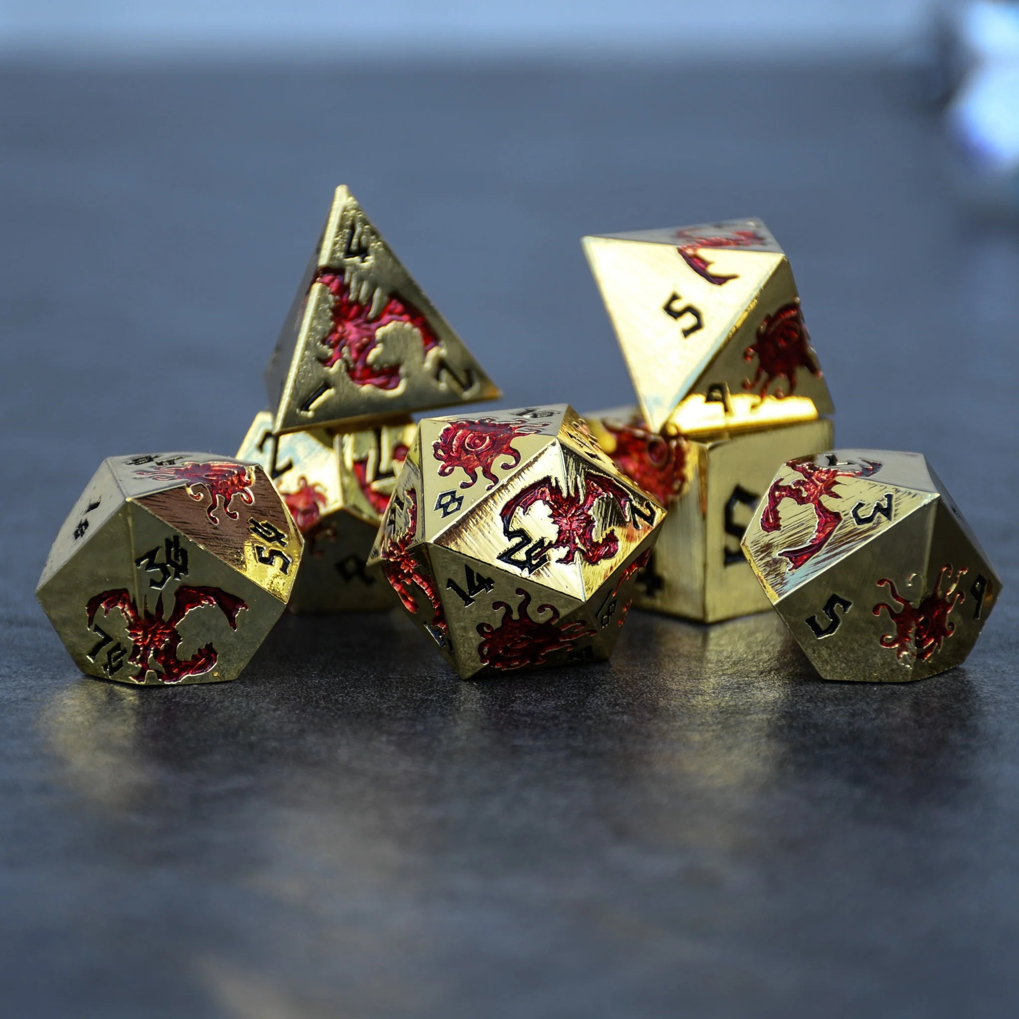 Misty Mountain - Monster Manual Dice: Gold and Red - 7-set Metal Dice