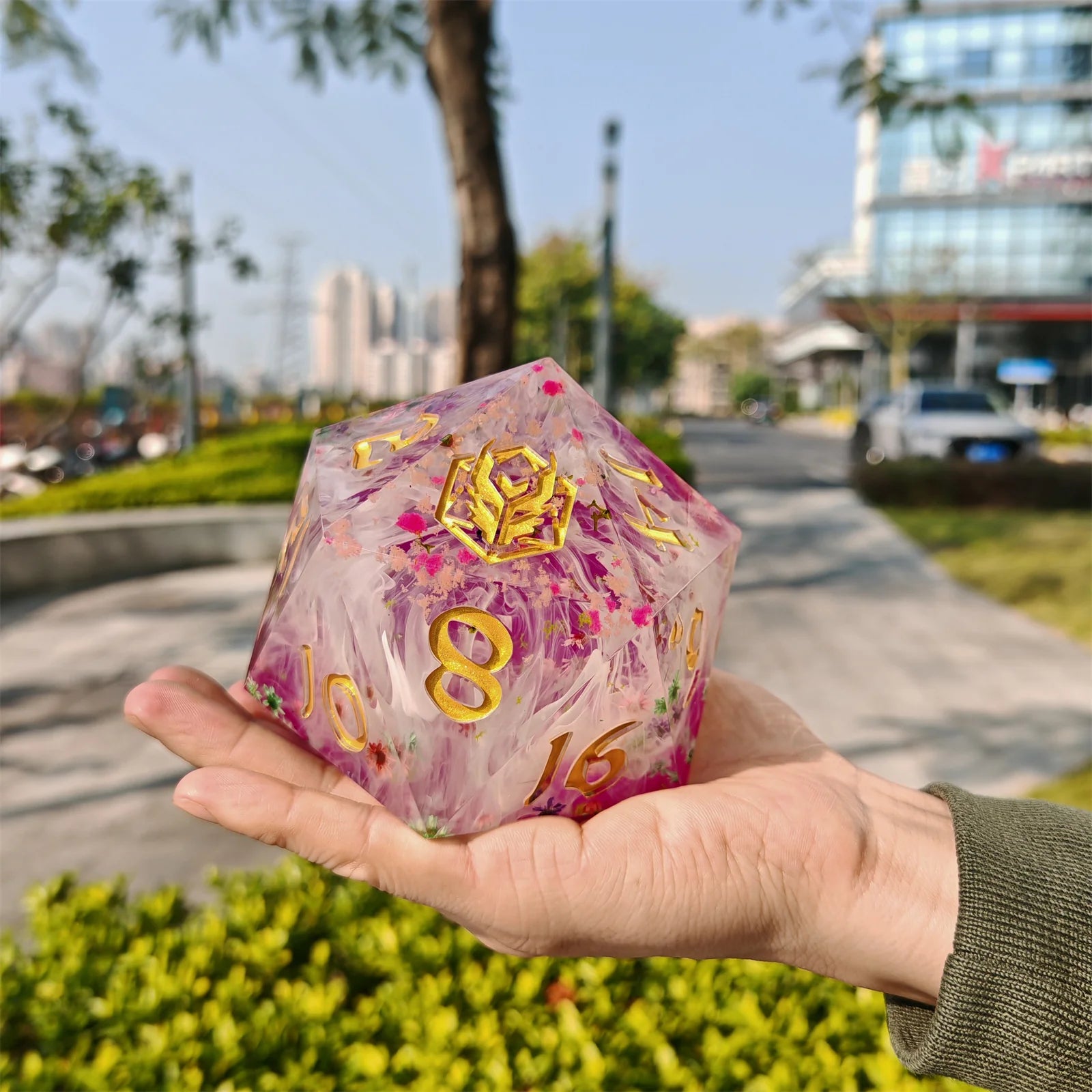 Captured Magic Chonk D20 100mm - Flower Storm