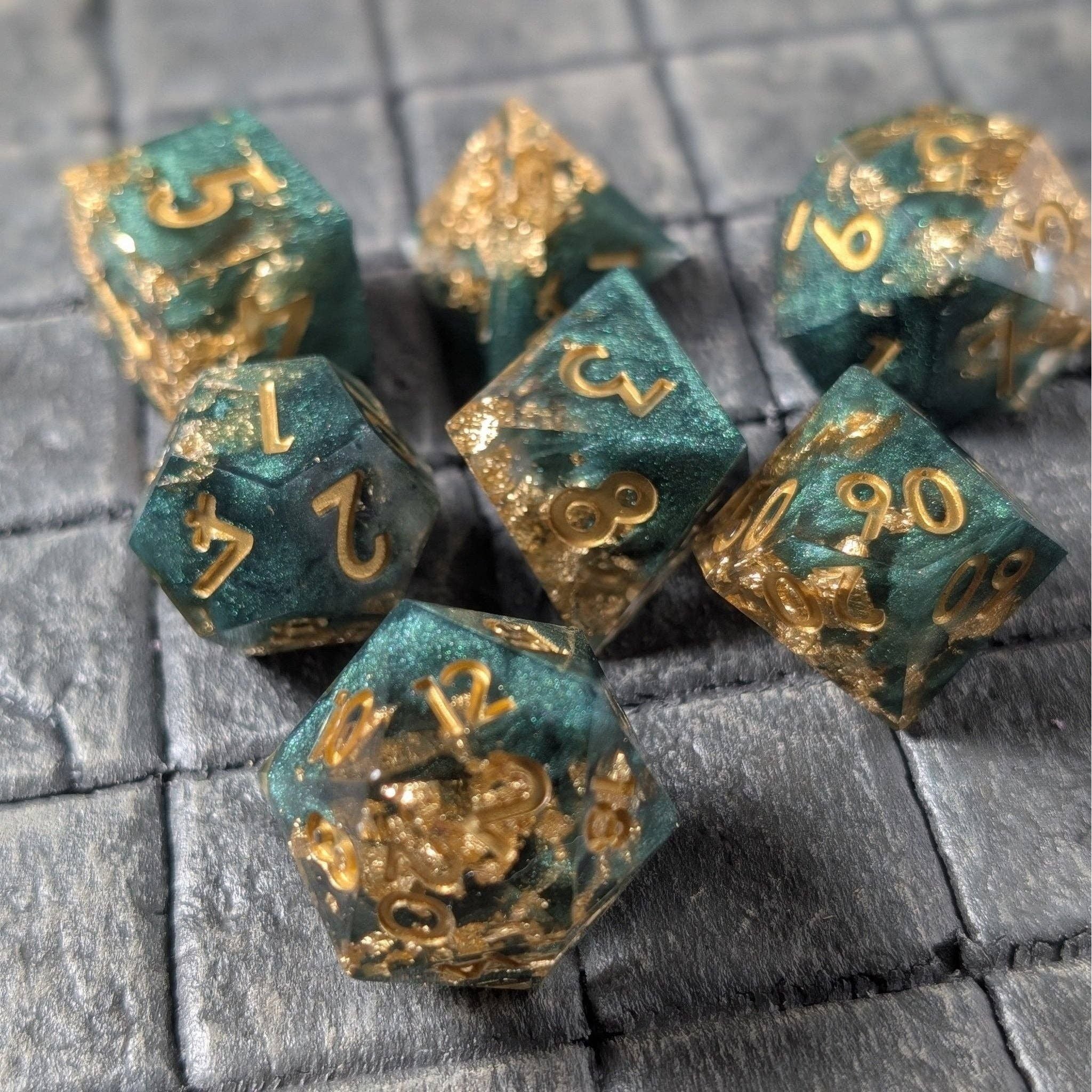 Basilisk Bloom - 7 Piece Polyhedral Dice Set